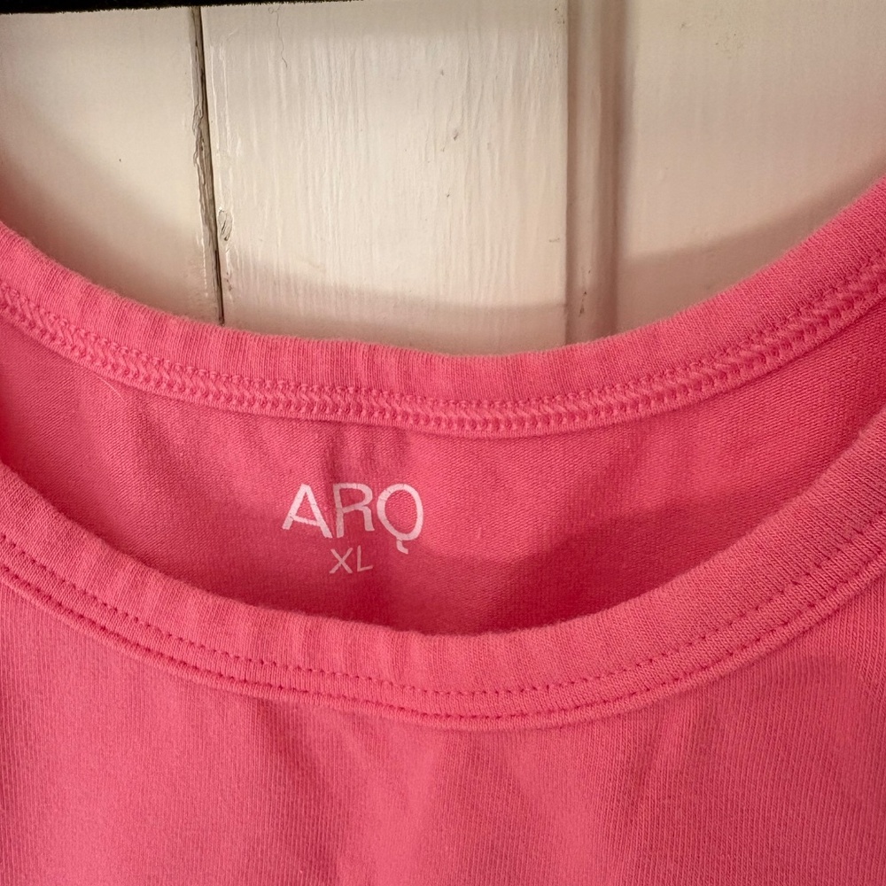 NWT ARQ Crop Tank in Bubblegum Pink XL - Picture 2 of 2